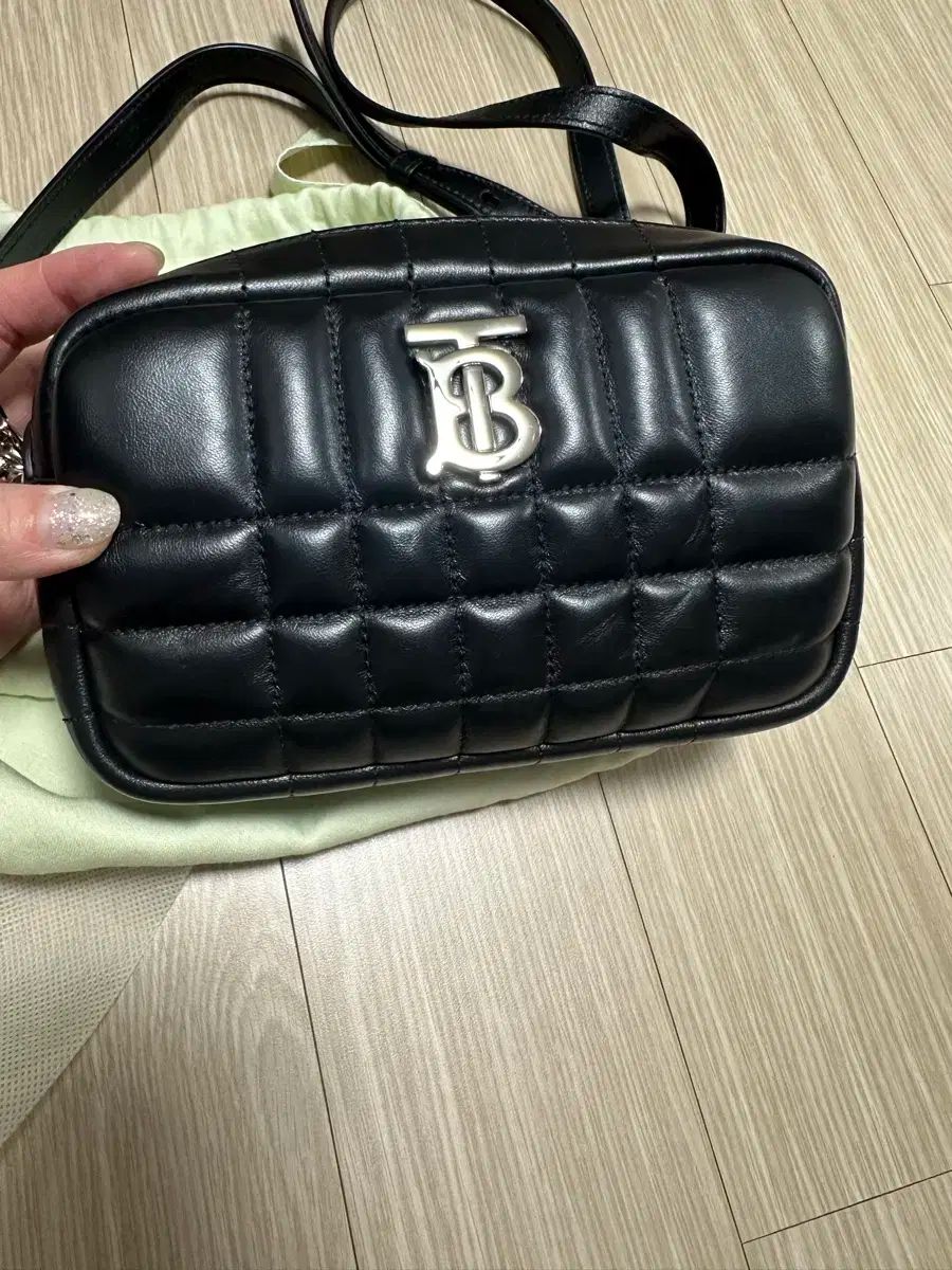バーバリー キルティング カメラバッグ