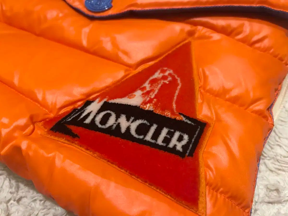 モンクレール オレンジ