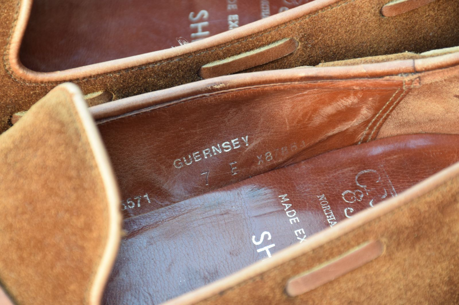 タッセルローファー