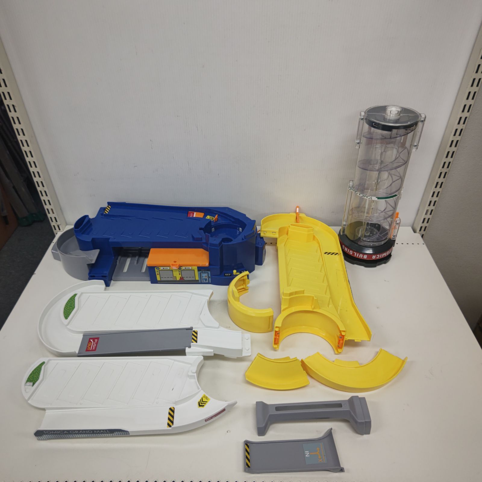 トミカ 50周年記念特別仕様 ダブルアクション トミカビル【一部