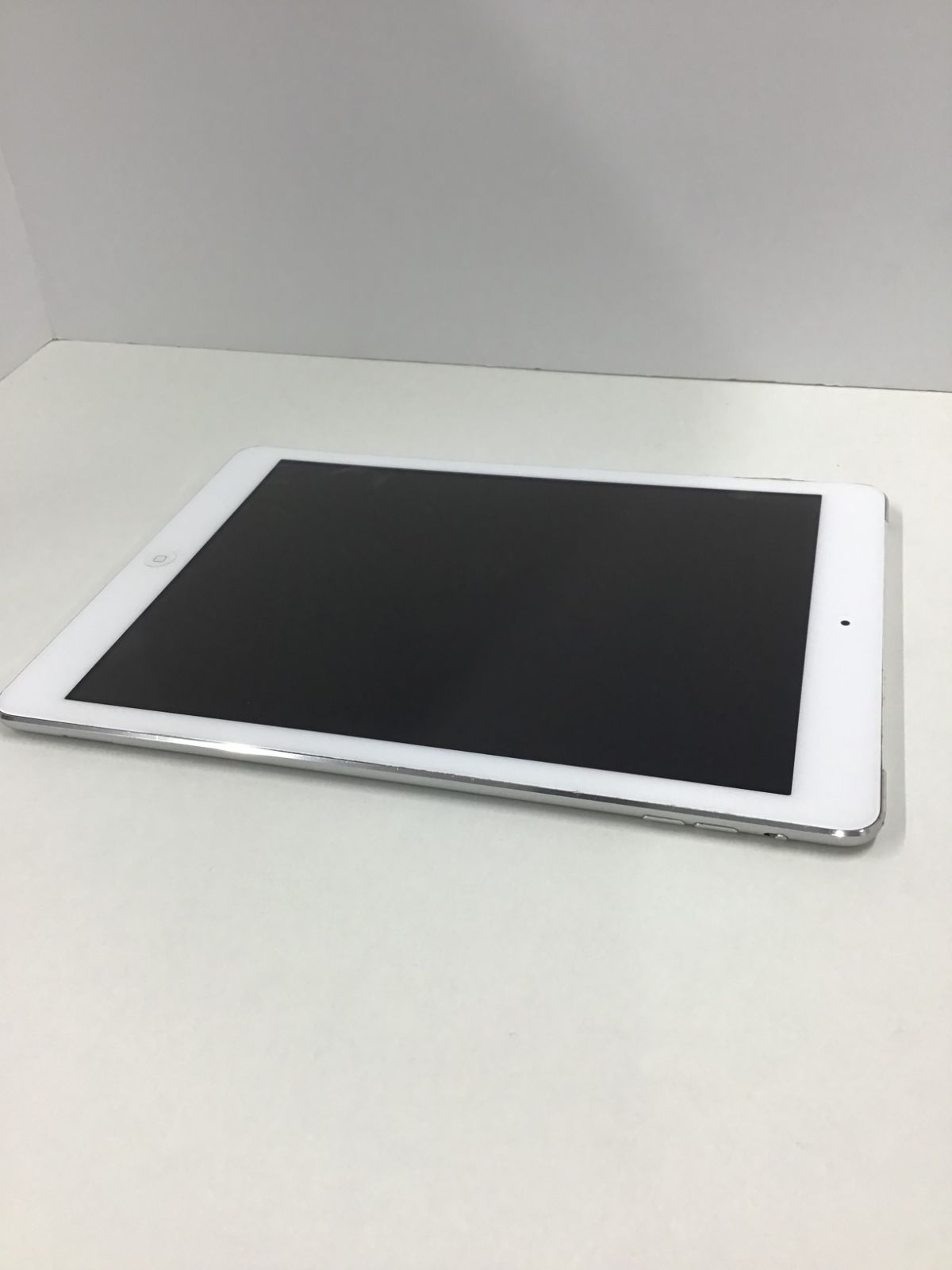 iPad air 16GB バッテリー100％ WiFiモデル シルバー (171)