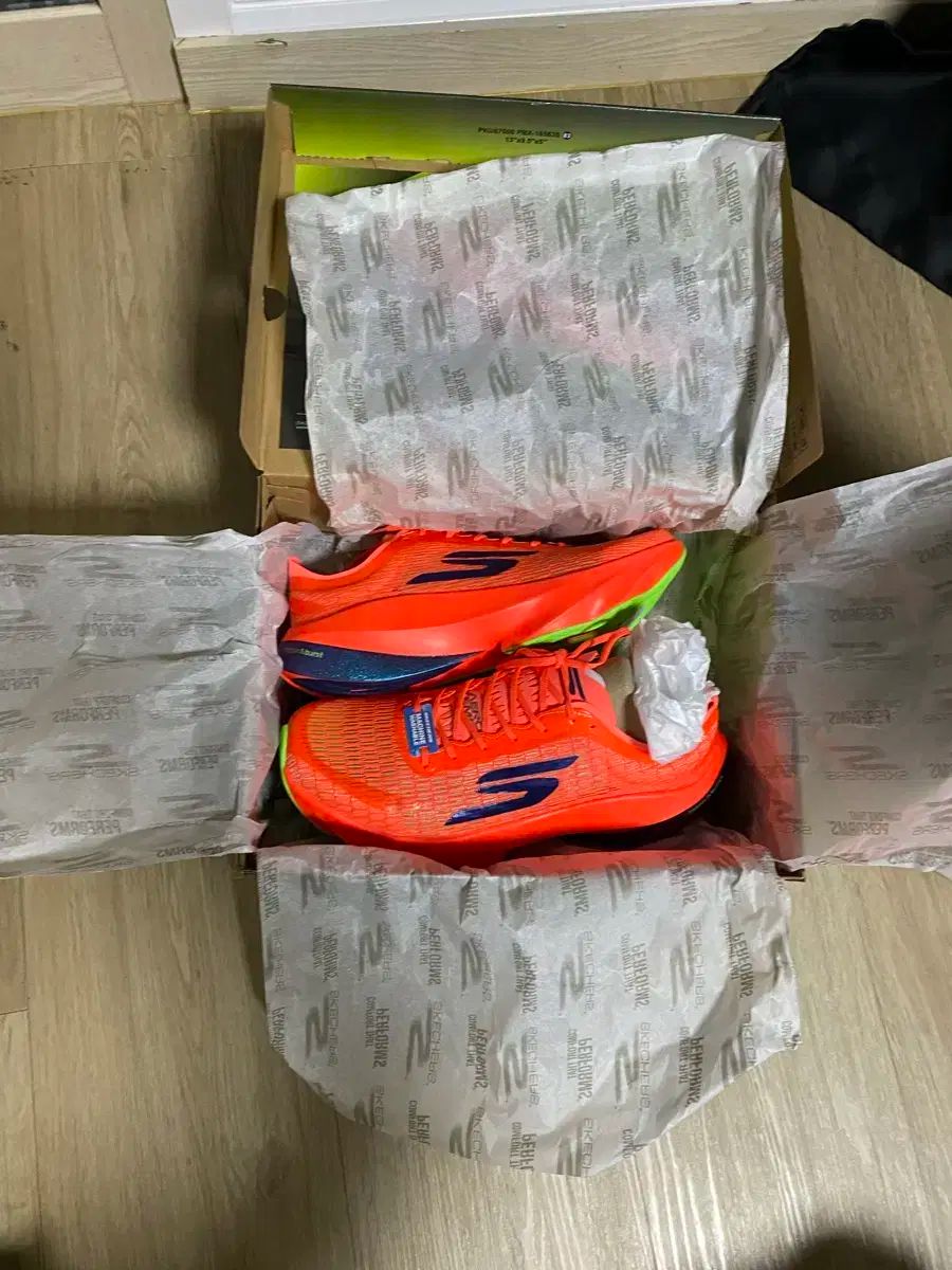 SKECHERS スケッチャーズ ランニングシューズ