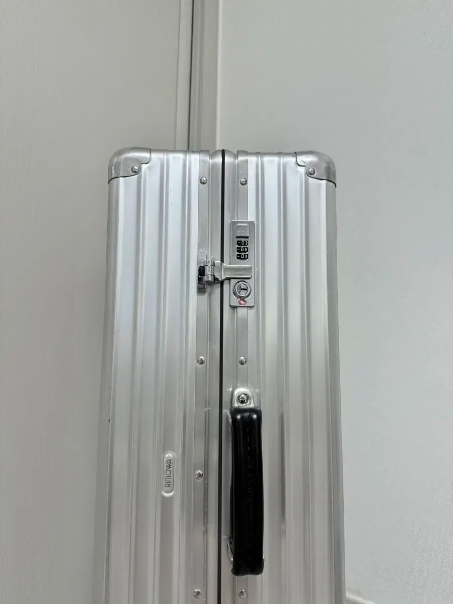 J7306良品リモワ クラシックキャビンマルチホイール 63L 97163004 J7306良品リモワ クラシックキャビンマルチホイール 63L 97163004 楽天