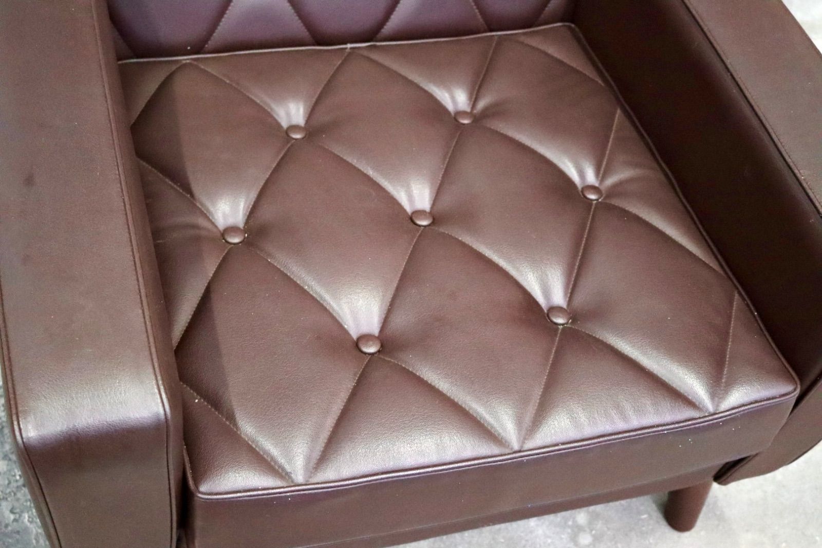 GMIH254B○karimoku カリモク 1人掛けソファ シングルソファ ラウンジチェア 合皮 ダークブラウン アンティーク ロビーチェア WWW_OLIVIERBERNSTEIN_COM