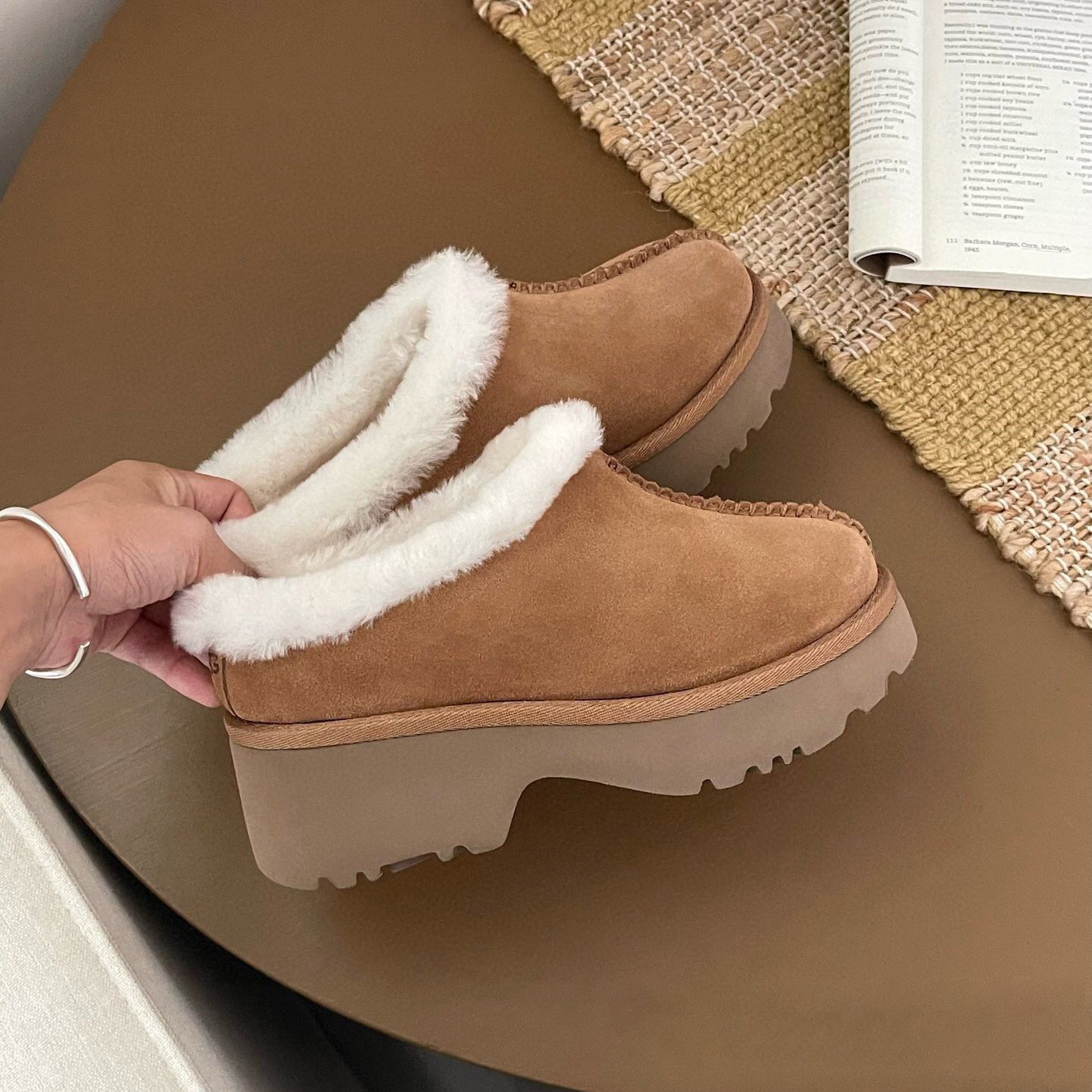 アグ ウィメンズ ニュー ハイツ コージー クロッグ UGG New Heights Cozy Clog 暖かい靴 - メルカリ