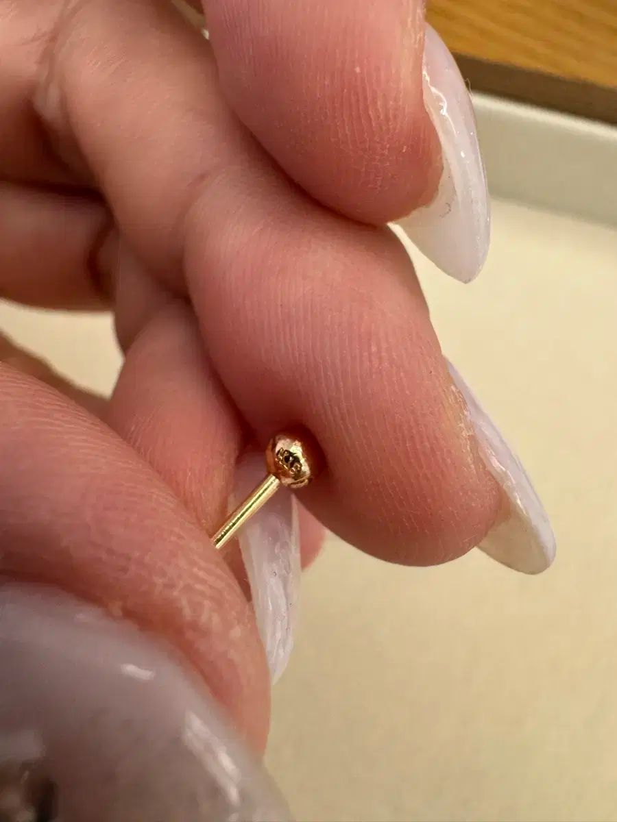 18k 十字架 キュービック ピアス