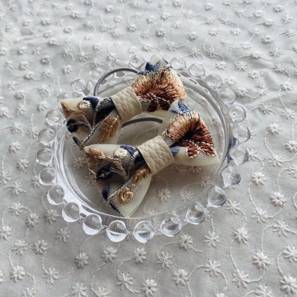 𝒩𝑜.17 インド刺繍 リボンヘアゴム 【キッズ ベビー】 - メルカリ