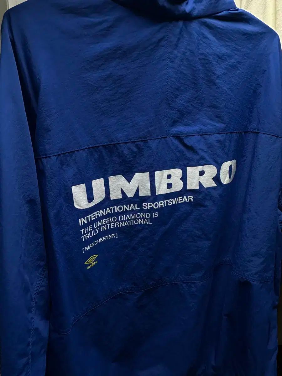 umbro アンブロ 青 ウインドブレーカー 105 MEDICALDB_JP