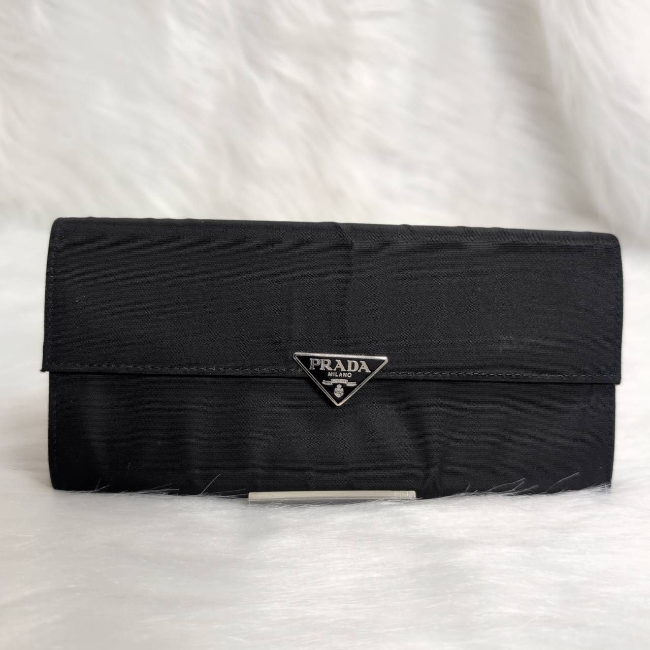 PRADA】 三角ロゴプレート ナイロン レザー 二つ折り長財布 1M1037 