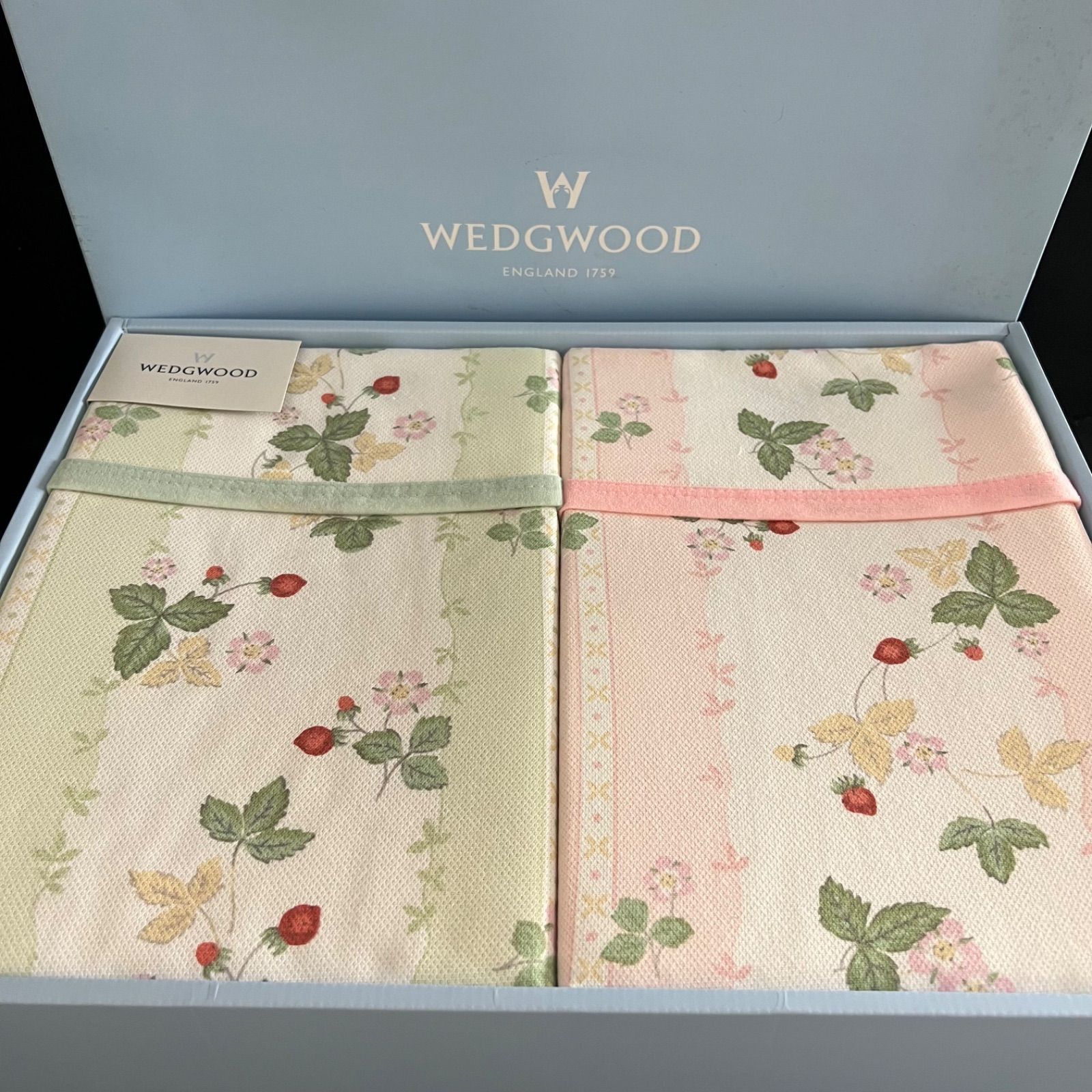 T |♥品 WEDGWOOD ウエッジウッド ワイルドストロベリー 綿毛布 WW2110 140×200 日本製 Japan T25101617
