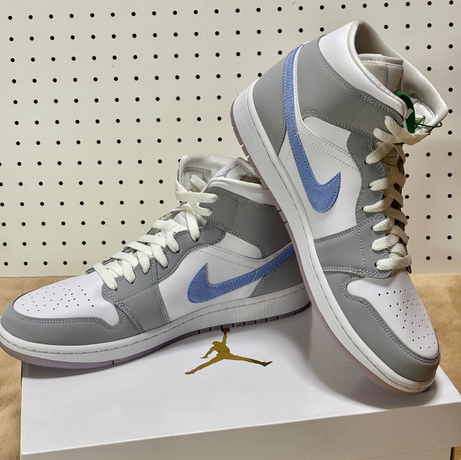 再入荷・人気カラー❗️WMNS Air Jordan 1 Mid 