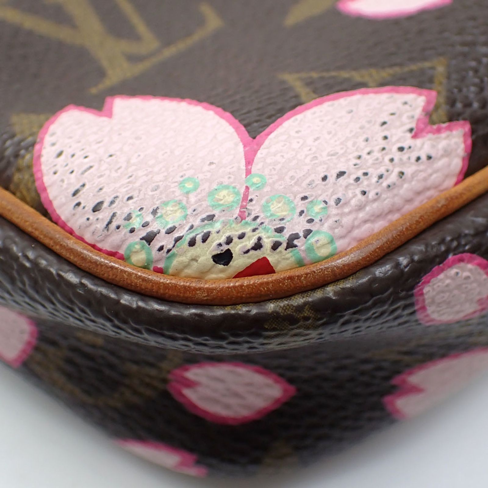 ⭐️極美品 ルイヴィトン アクセソワール チェリーブロッサム M92006 楽天市場】極美品 LOUIS VUITTON ルイ ヴィトン 村上隆