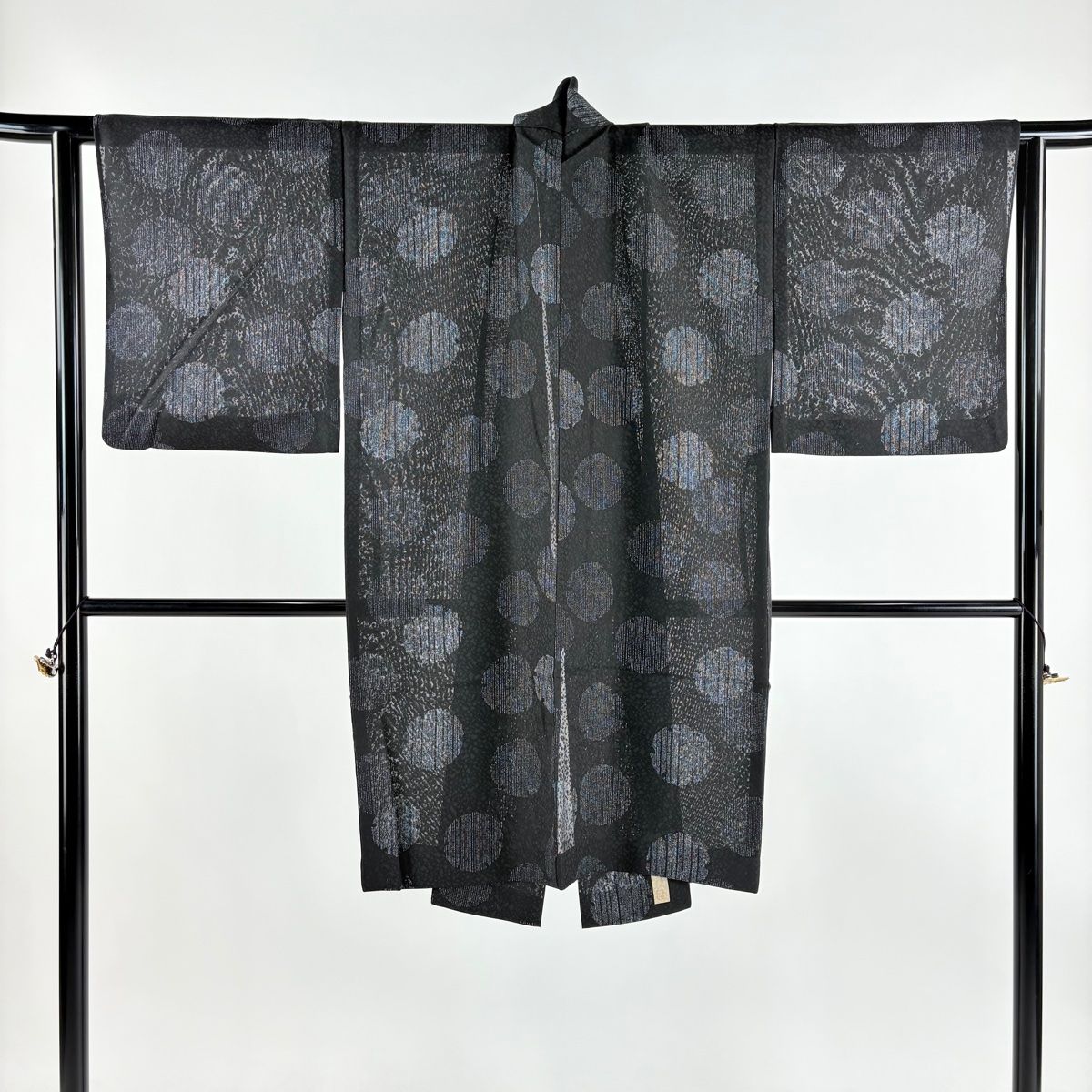 道中着 身丈103cm 裄丈66cm M 喜八郎 和装コート 着物衿 落款 雪輪 縞 黒 正絹