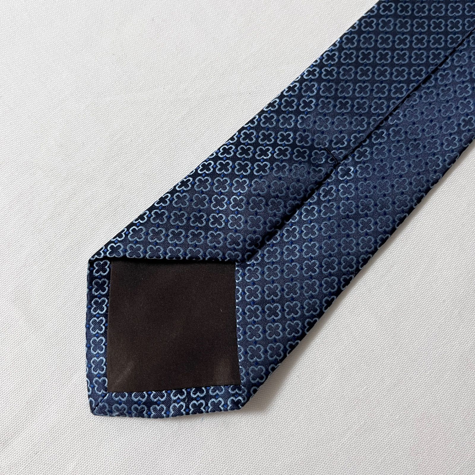 極美品✨【ルイヴィトン】ネクタイ　ブルー　ロゴ総柄　シルク　ビジネス　フォーマル 美品 LOUIS VUITTON ルイヴィトン ネクタイ シルク100% ブルー系
