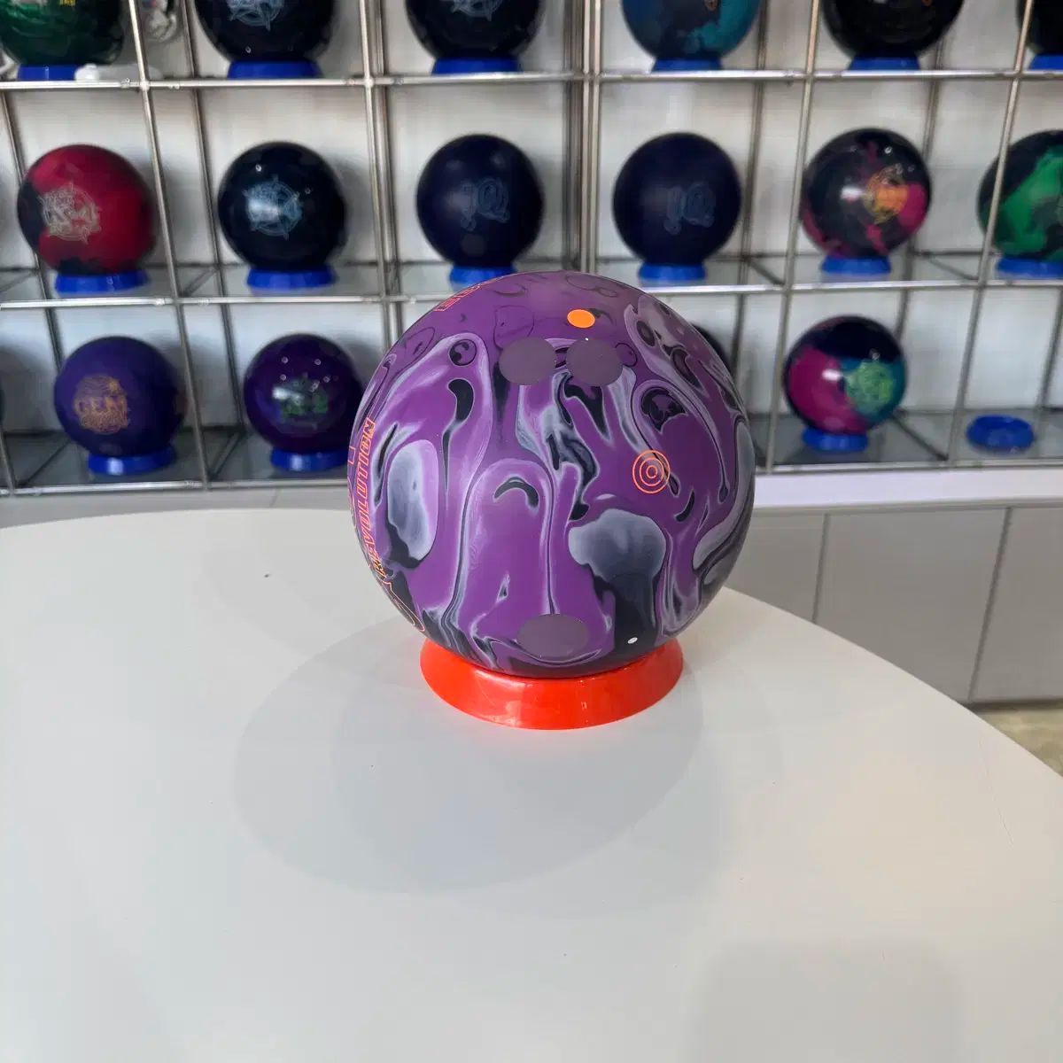 ピボットレボリューション ボウリングボール 덤리스ドリル