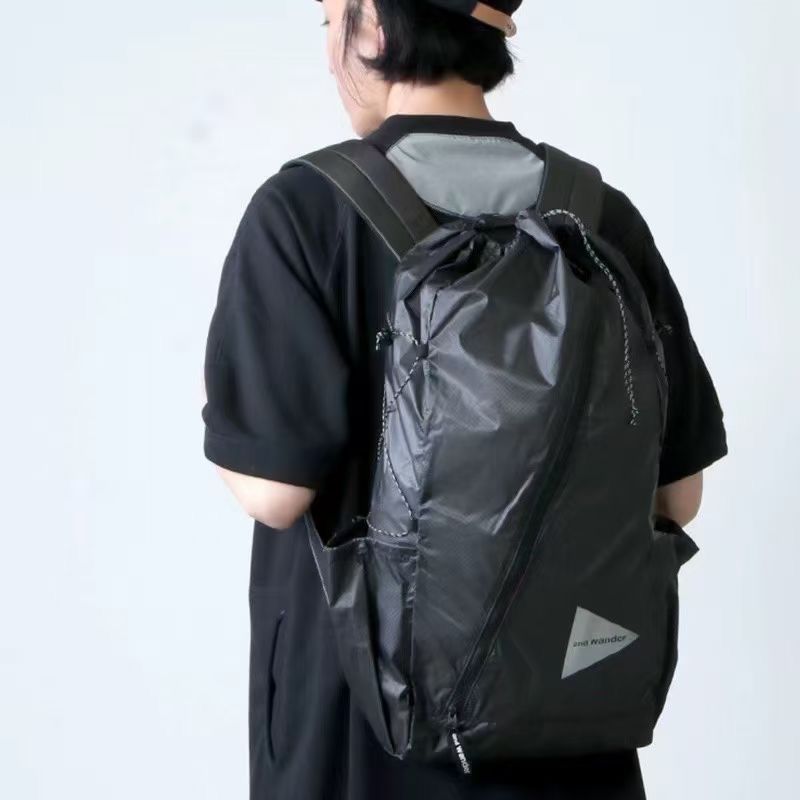 新品 未使用 アンドワンダー シル デイパック チャコール