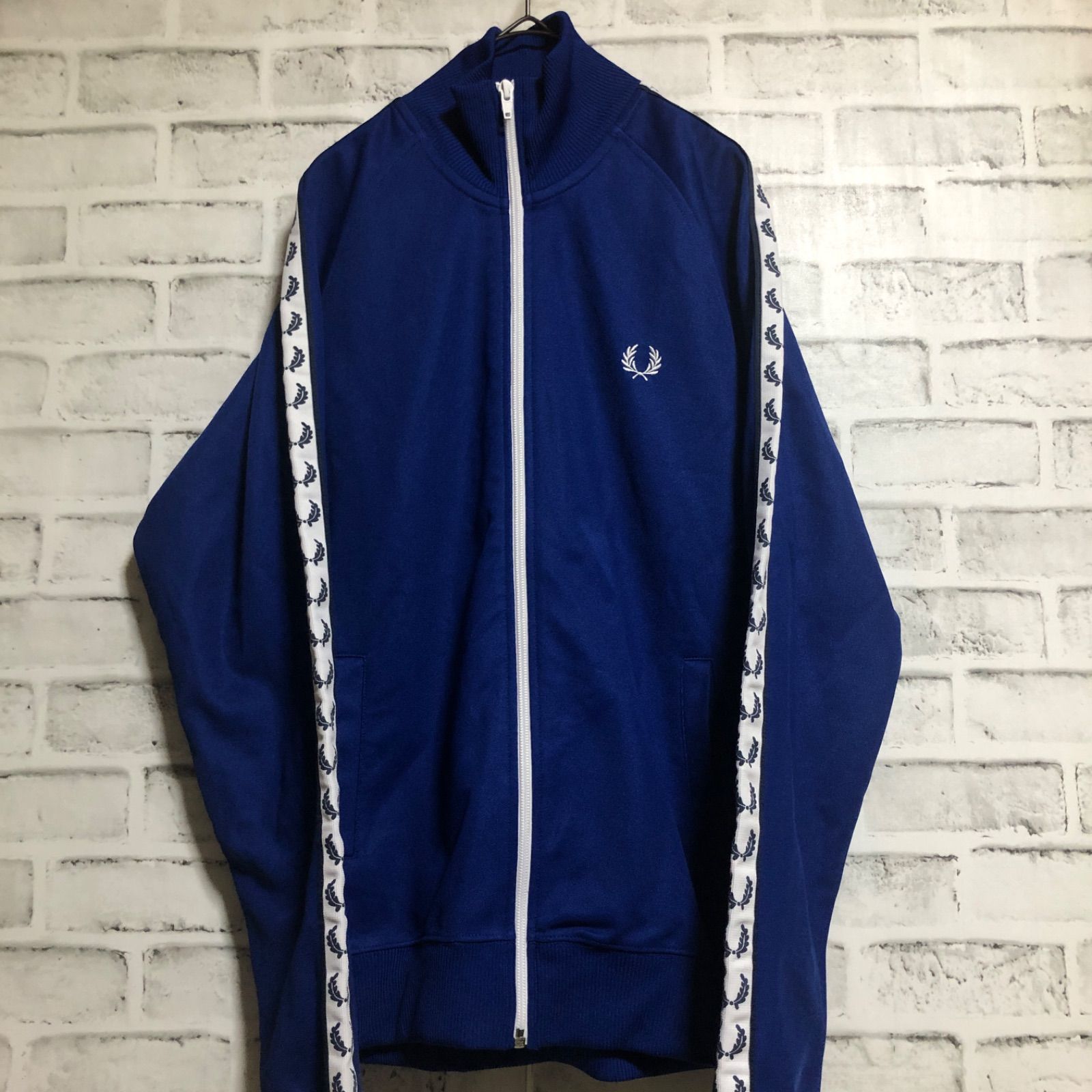 フレッドペリー ロゴ刺繍 月桂樹 トラックジャケット ジャージ 袖ロゴ L 紺 FRED PERRY - 新品同様】フレッドペリー古着トラックジャケット