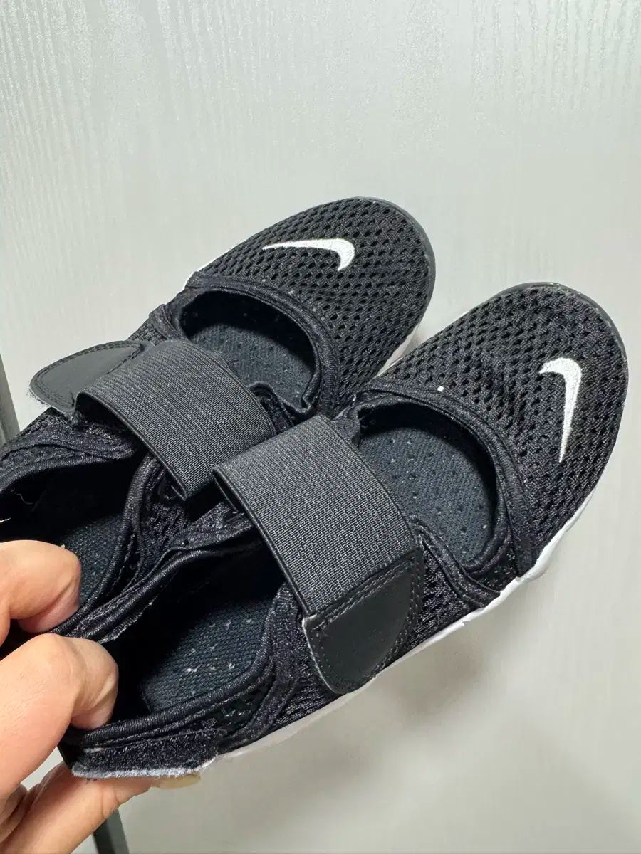 NIKE ナイキ 空輸
