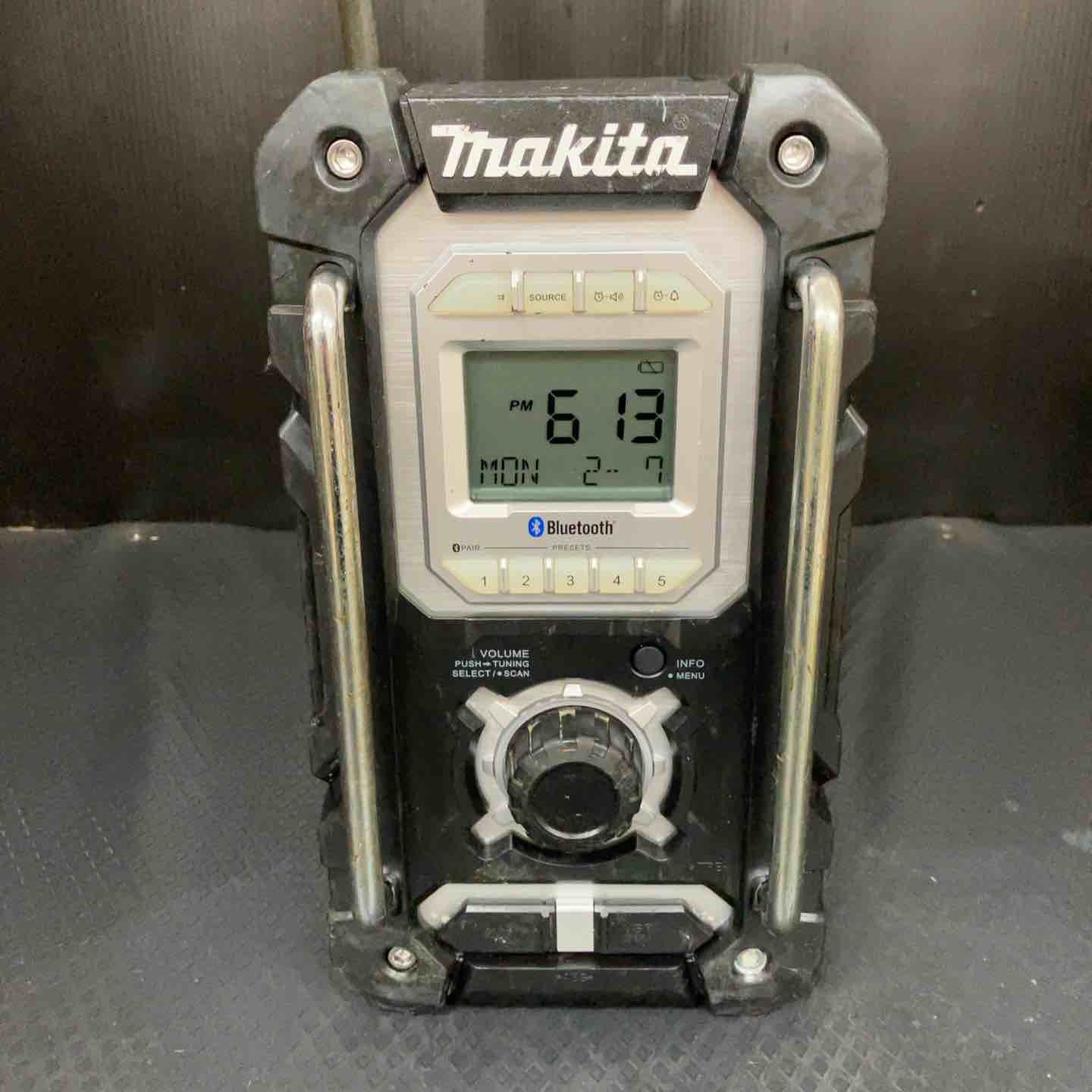 マキタ(makita) コードレスラジオ MR108B 中古品】 マキタ/makita コードレスラジオ MR108B 【鴻巣店