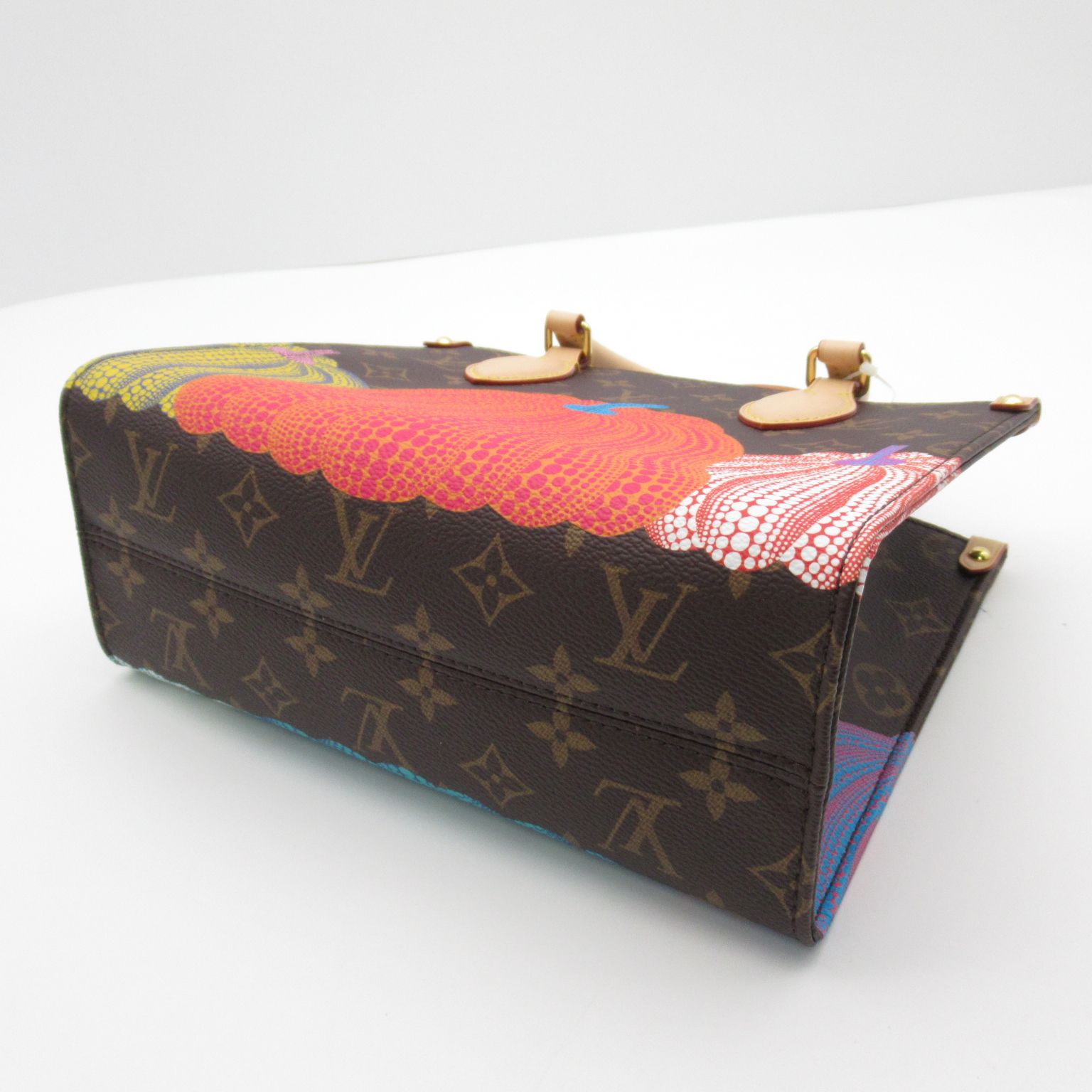 中古品★ルイヴィトン★草間彌生 オンザゴーPM 楽天市場】□ルイ・ヴィトン□Louis Vuitton□ルイヴィトン LV