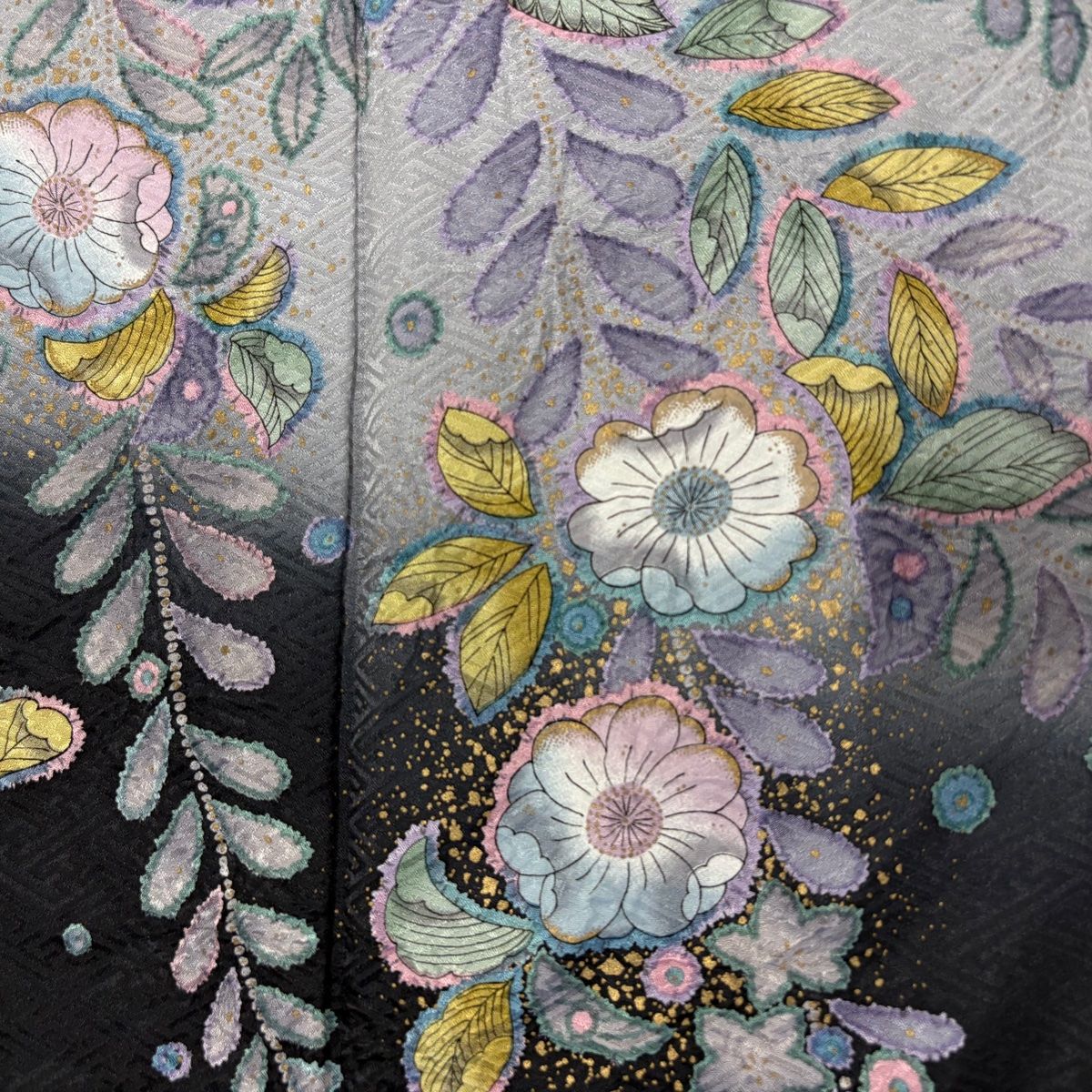 ♦︎くすみ水色♦︎銀彩加工♦︎豪華刺繍♦︎牡丹紋♦︎成人式♦︎＊正絹胴裏へご変更＊ 最高級古典柄振袖 関芳/最高級金彩刺繍友禅 白/黄緑/くすみ色