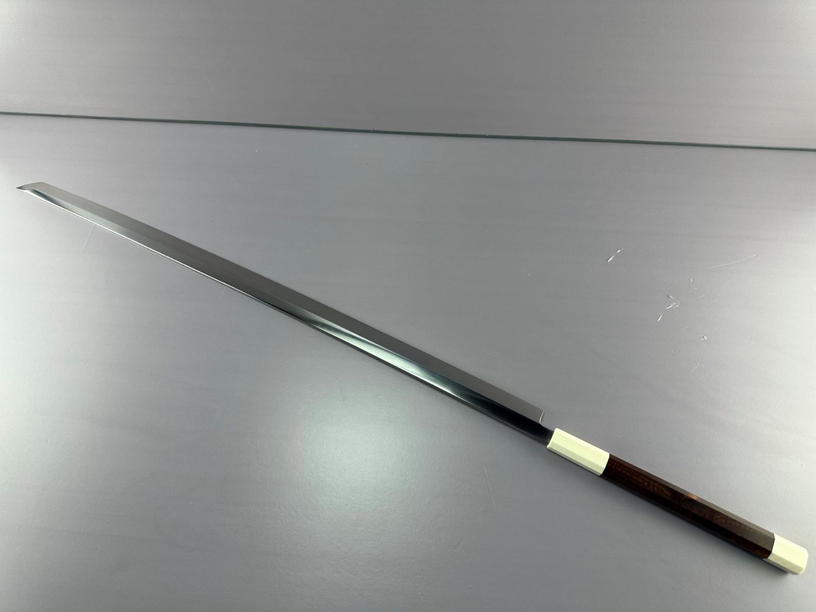 青一鋼水本焼尺一切付数珠刃スネークウッド柄 マグロ包丁 水本焼 三尺（刃渡り900mm）玉鋼・青紙・白紙 折返鍛錬13回