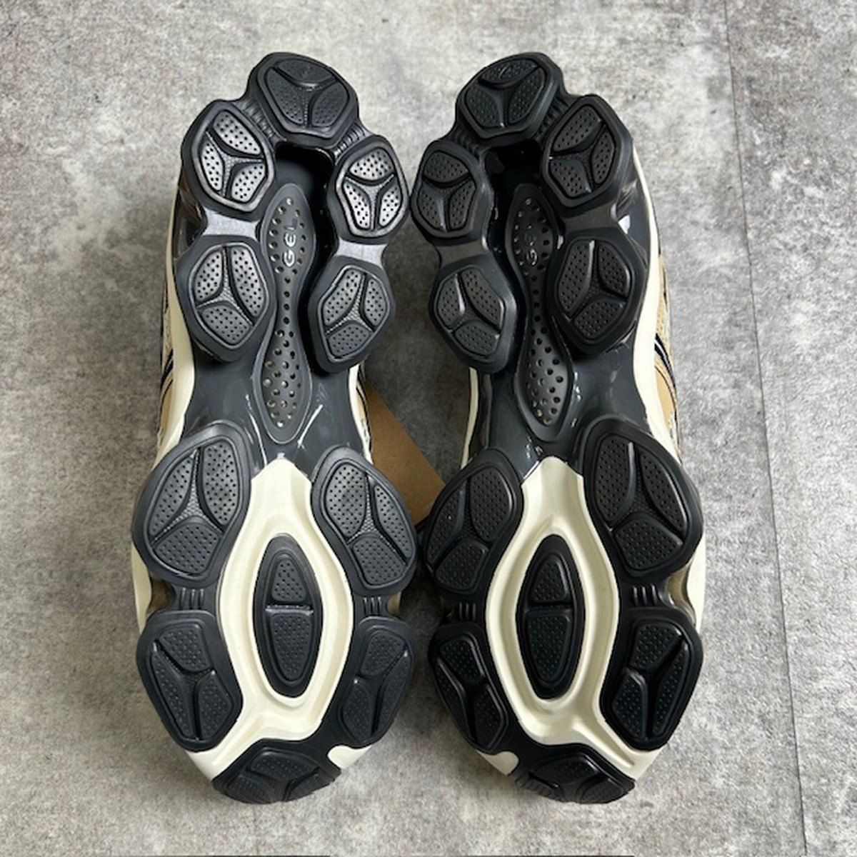 asics アシックス GEL-QUANTUM KINETIC 1203A270 ゲルクァンタム 