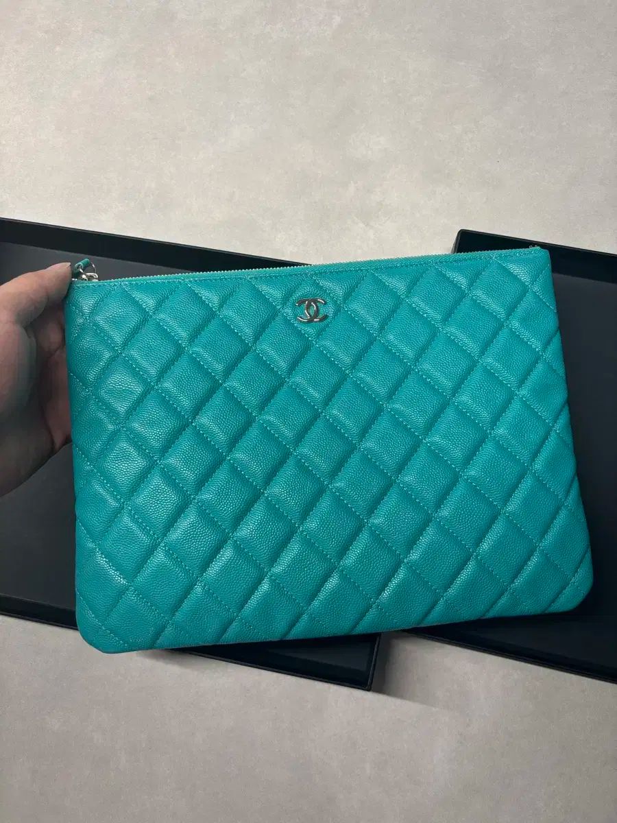 CHANEL シャネル キャビア クラッチバッグ ミディ Mサイズ