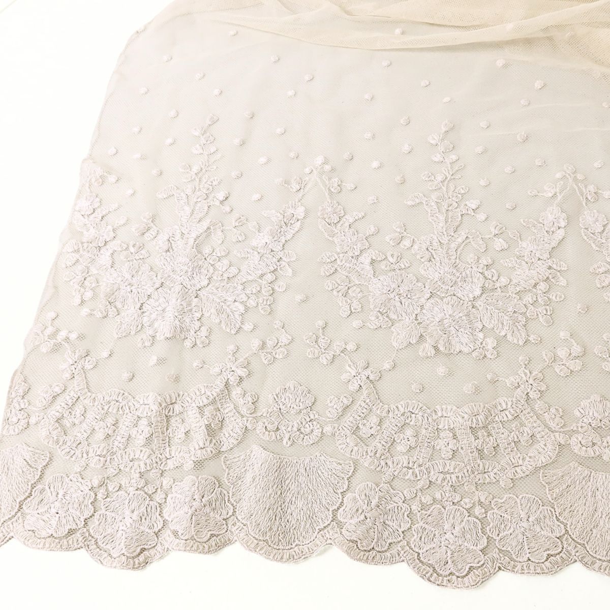 新品★インゲボルグ★花モチーフストール★レース★オフホワイト インゲボルグ☆繊細なドットチュールレース フラワーモチーフ