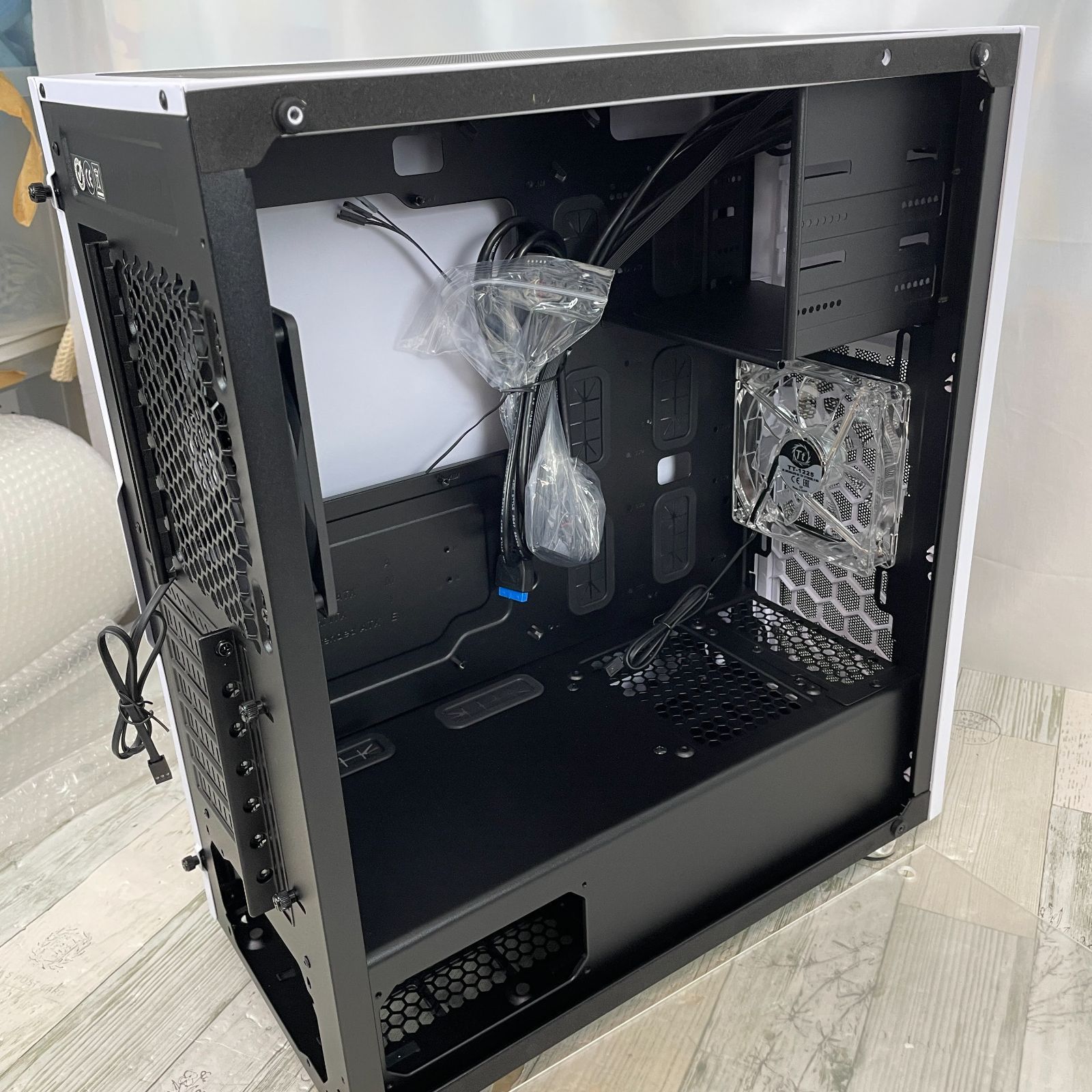 Thermaltake サーマルテイク Versa H26 ミドルタワー型PCケース CS7070 