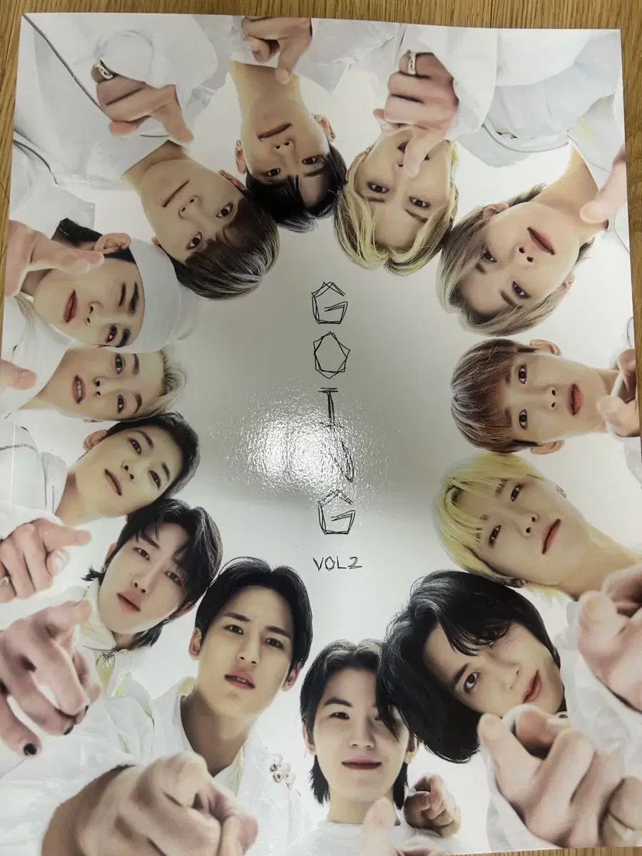 即購入⭕️ GOINGSEVENTEEN セブチ 雑誌 SEVENTEEN(セブンティーン・セブチ) GOING 雑誌 - メルカリ