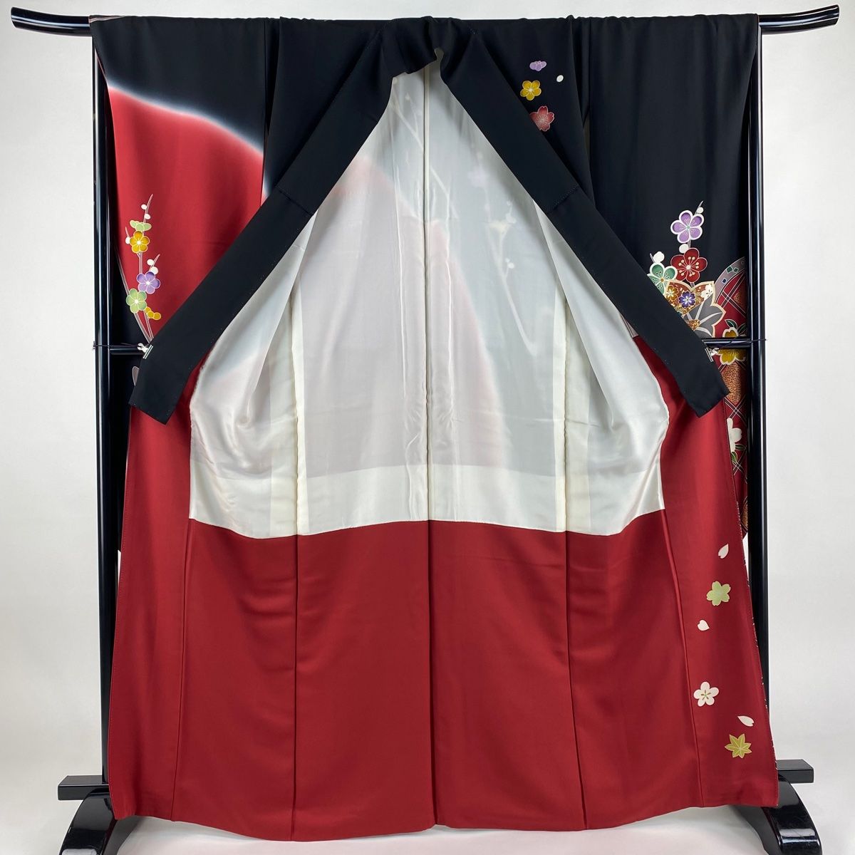 バイセル 着物 名品 訪問着 赤 桜 流水 花びら 金糸 金彩 正絹 袷（10月～5月） 165cm Mサイズ ☆☆☆☆ 振袖 身丈163.5cm 裄丈68cm L 袷 桜 菊 金糸 金彩 黒 正絹 美品 名品