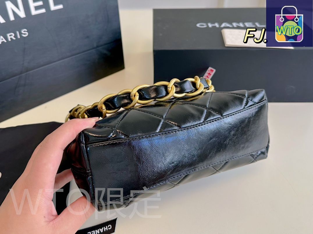 シャネル　ポーチ CHANELシャネル24 aオイルワックスレザー流浪ホボ脇バッグ