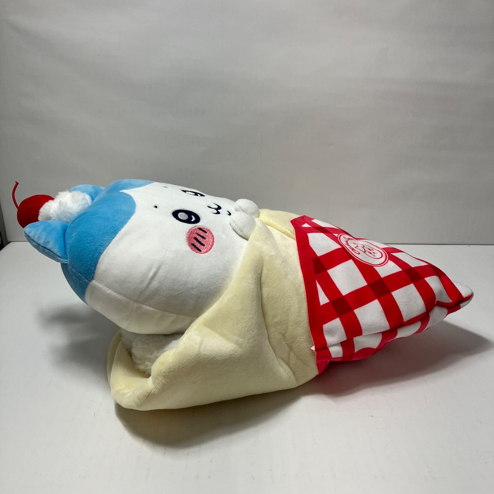 瀬戸店】タグ付き A賞：BIGクレープな抱っこぬいぐるみ