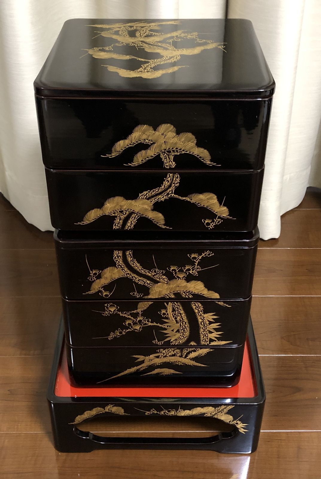 セール商品再値下げ中。 漆器 五段重箱 松蒔絵 黒塗り 朱内塗 二段 三段 台付 おせち 正月 和食器 アンティーク 992