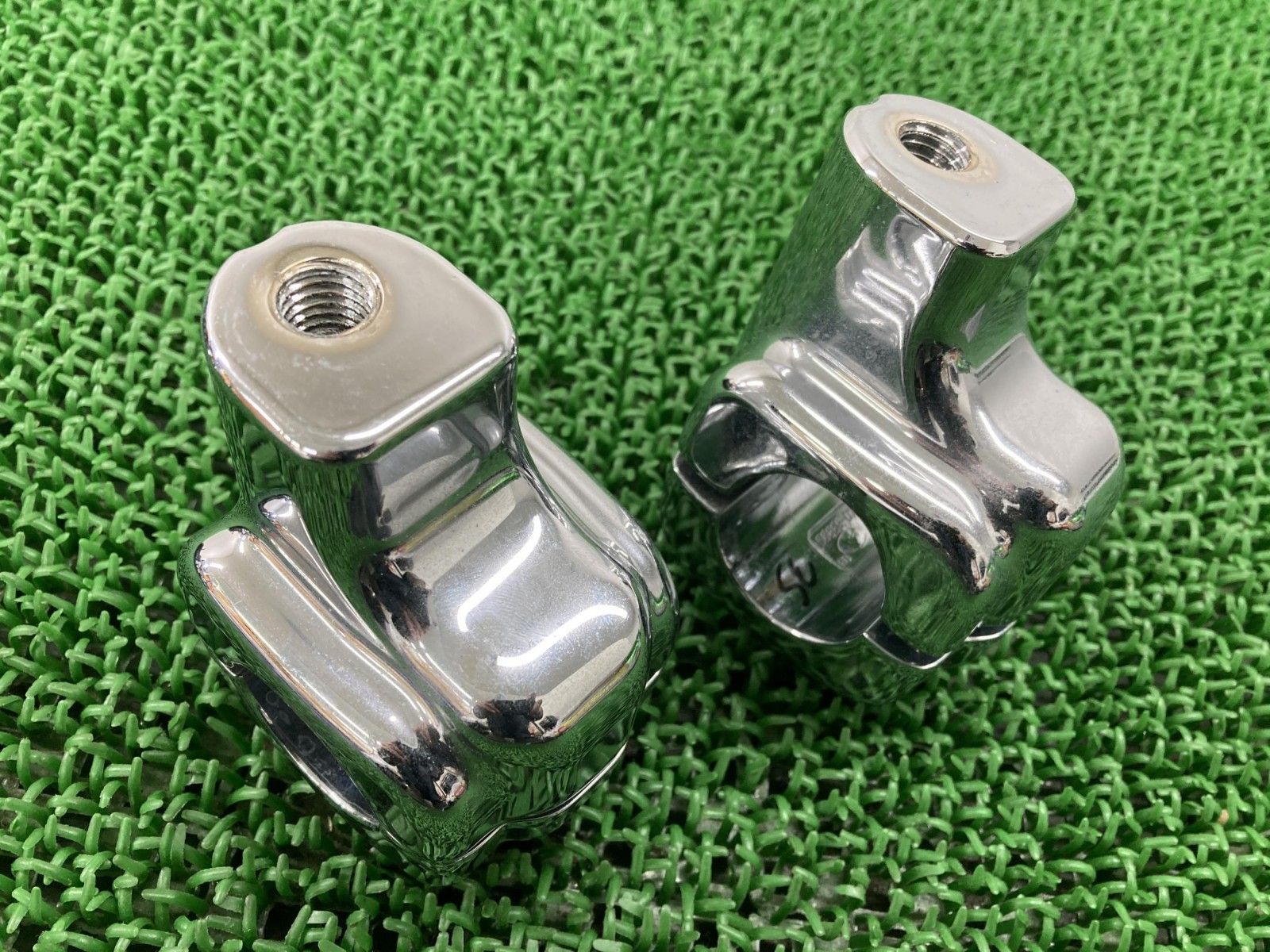 FLSTF1580 ハンドルポスト 左右 56887-07/56889-07 ハーレー 純正 56887-07 56889-07 ファットボーイ ハンドルクランプ 【中古】 5 FLSTF1580 ハンドルポスト 左右 56887-07/56889-07 ハーレー 純正