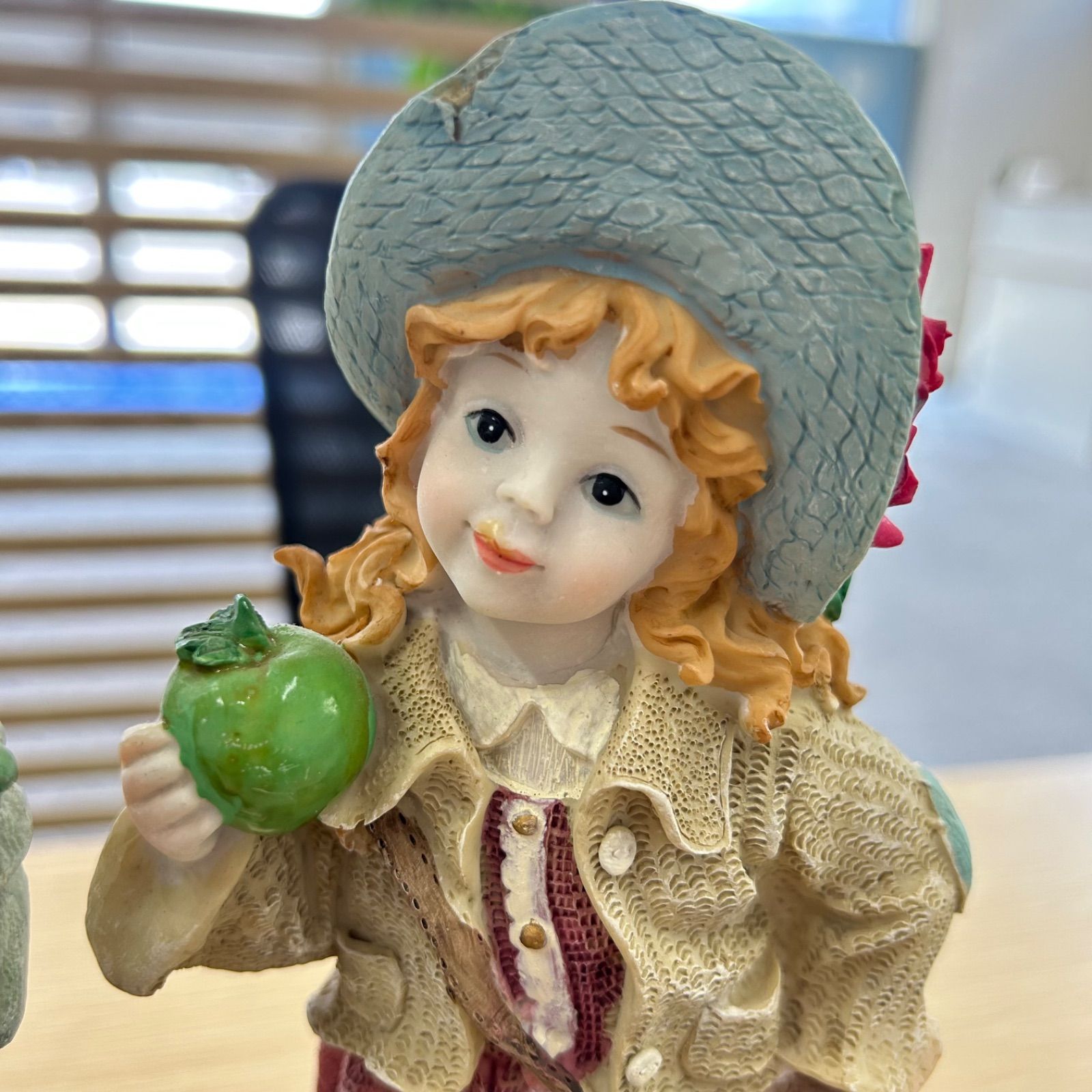 置物 木彫 インテリア ペア人形 男の子 女の子 陶芸品 アンティーク