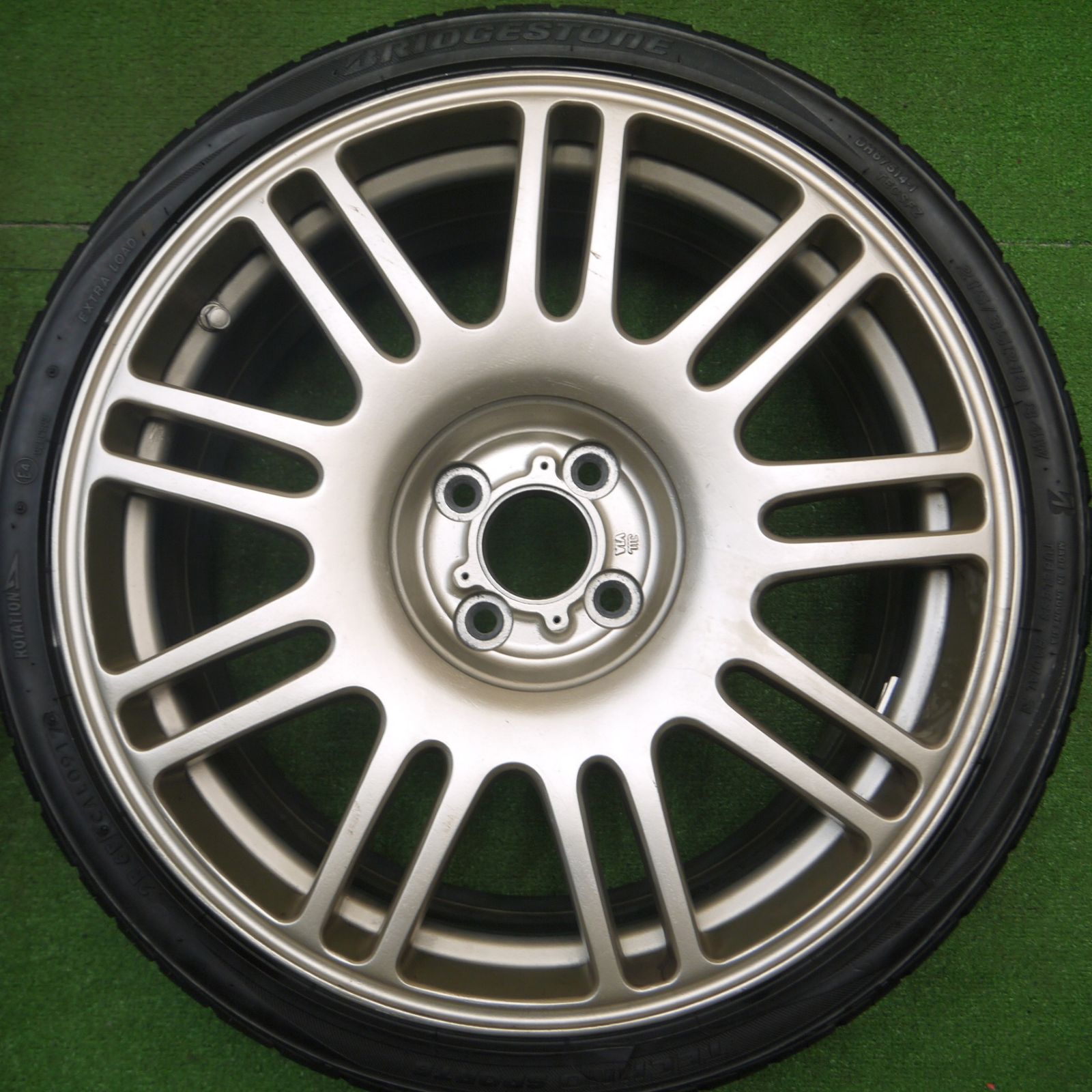 送料無料] バリ溝！キレイ！9分☆RACING SPARCO 215/35R18