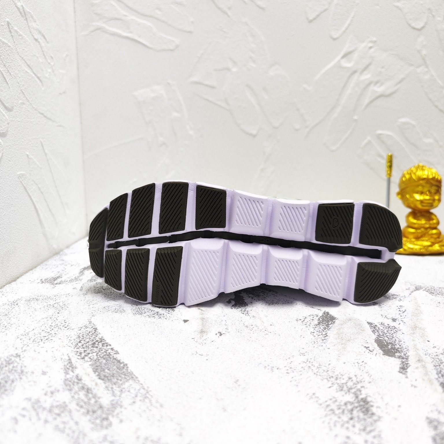 【レア】 ONEオンRUN ON CLOUDSトレーニングセットアップSサイズ On Cloud X Sneakers オン クラウドX ジョギング スポーツ