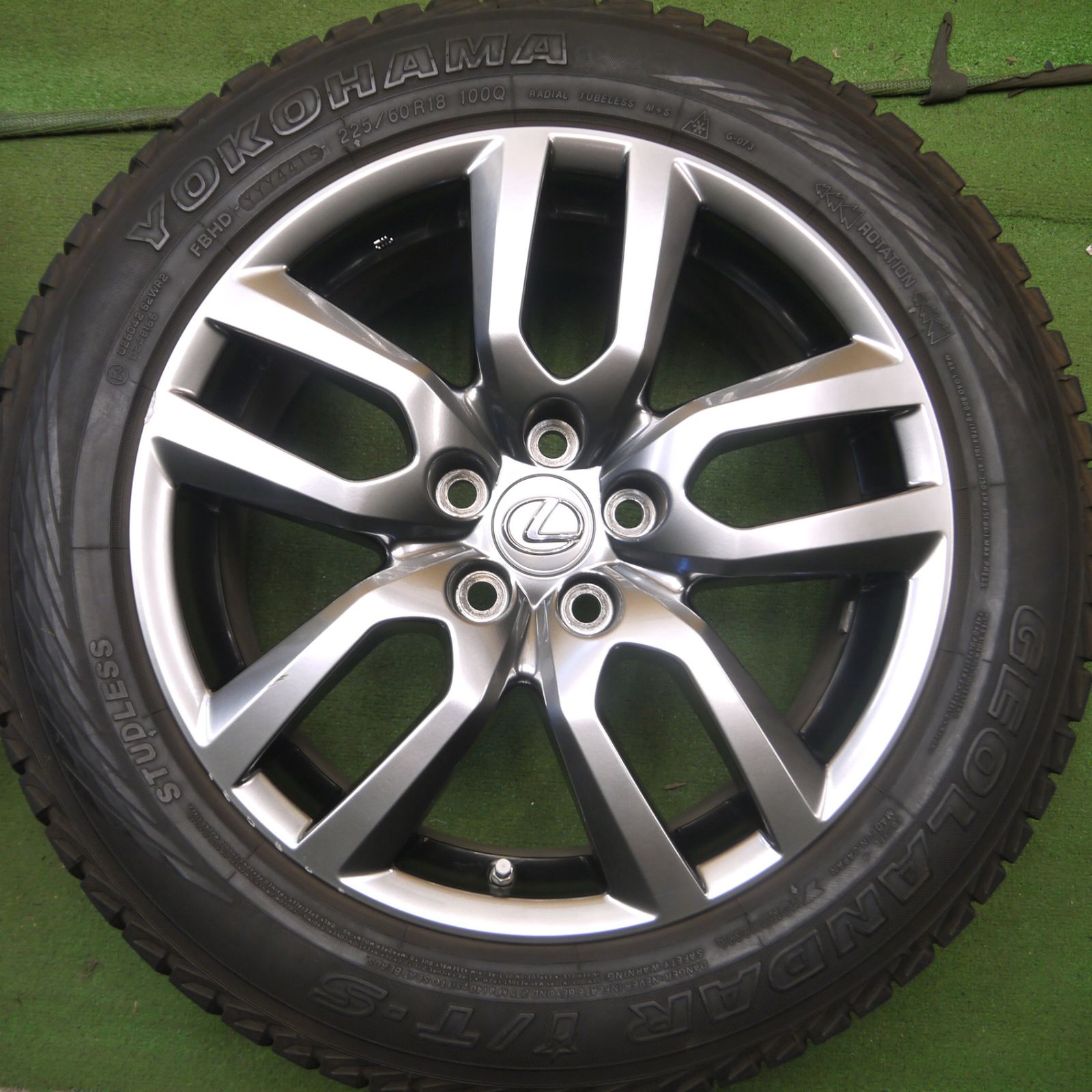 1円スタート バリ山スタッドレスタイヤセットレクサスNX 純正 18インチ