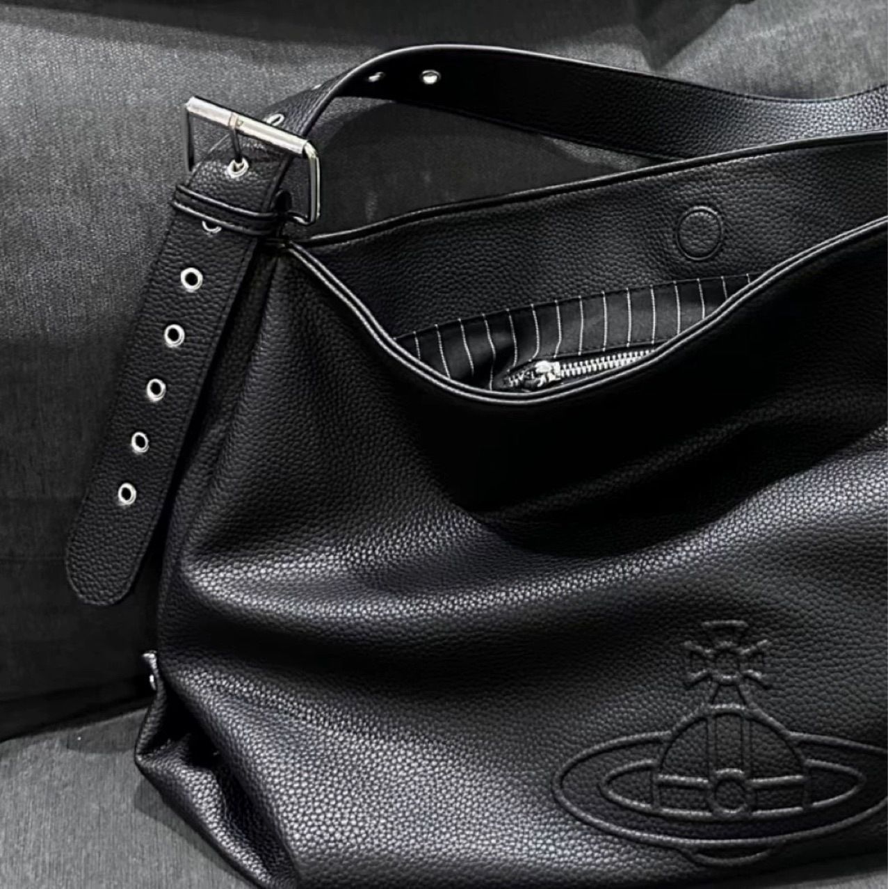vivienne トートバッグ