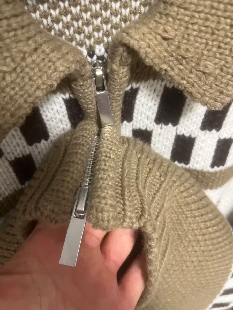 カウチン ジップアップニット
