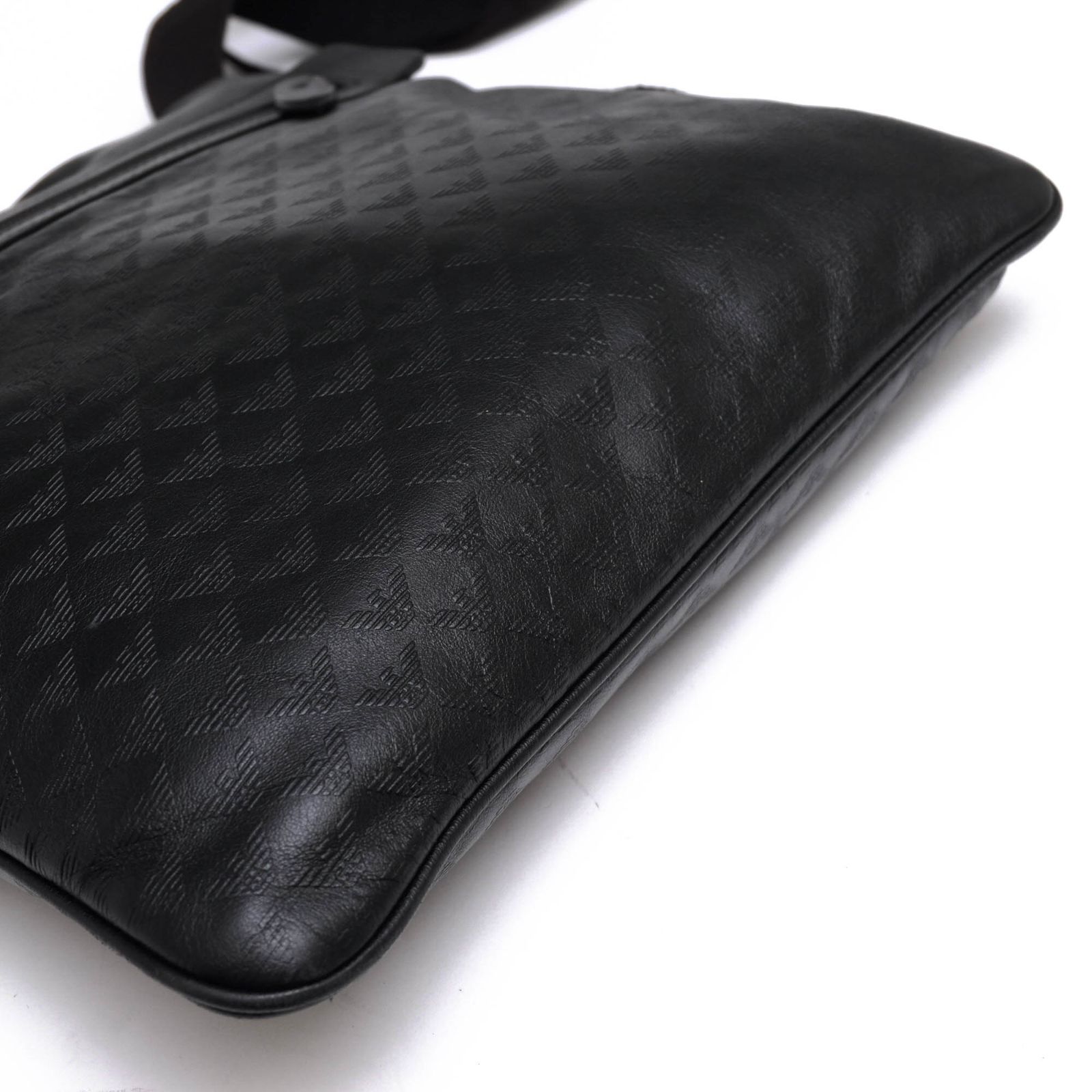 アルマーニ／EMPORIO ARMANI バッグ ショルダーバッグ 鞄 メンズ 男性 男性用レザー 革 本革 ブラック 黒  YEM819 YC043 イーグルロゴ ボディバッグ