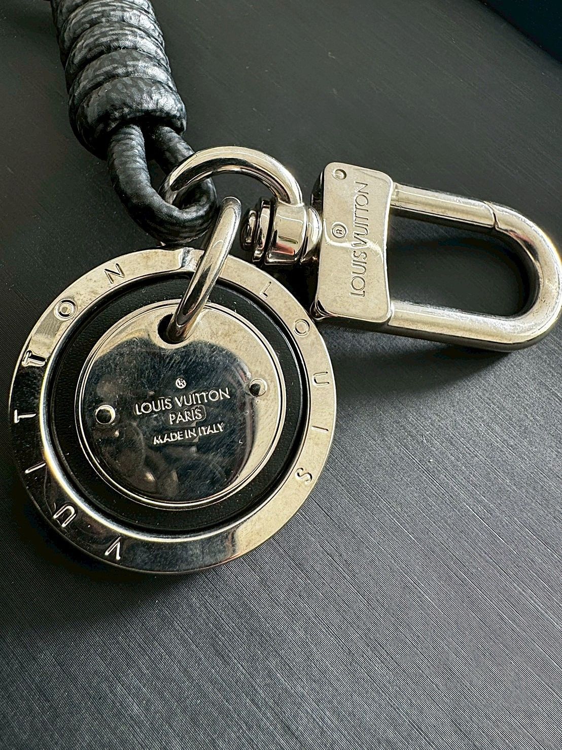 Louis Vuitton ヴィトン ダミエ グラフィット レザーロープ キーホルダー M 67224