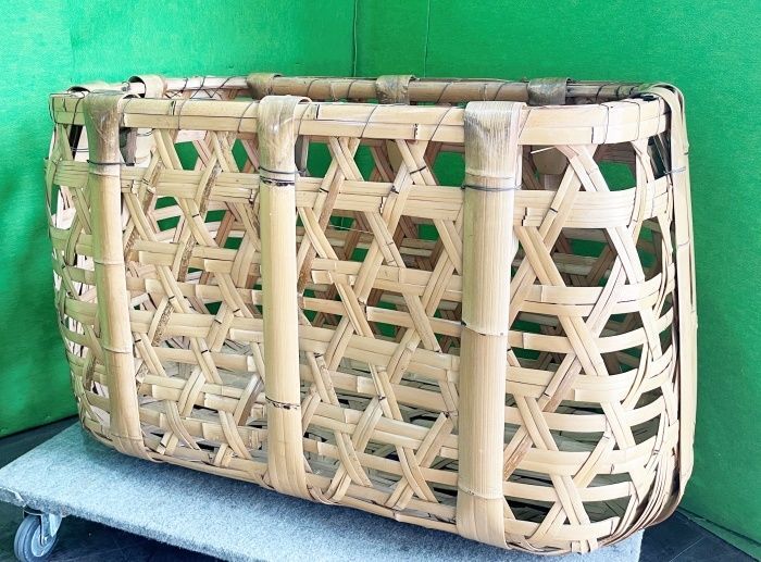 【展示品】　特大　竹籠　H760W1160D630mm 　民芸品　■C-1410 展示品】 特大 竹籠 H760W1160D630mm 民芸品 □C-1410 - メルカリ