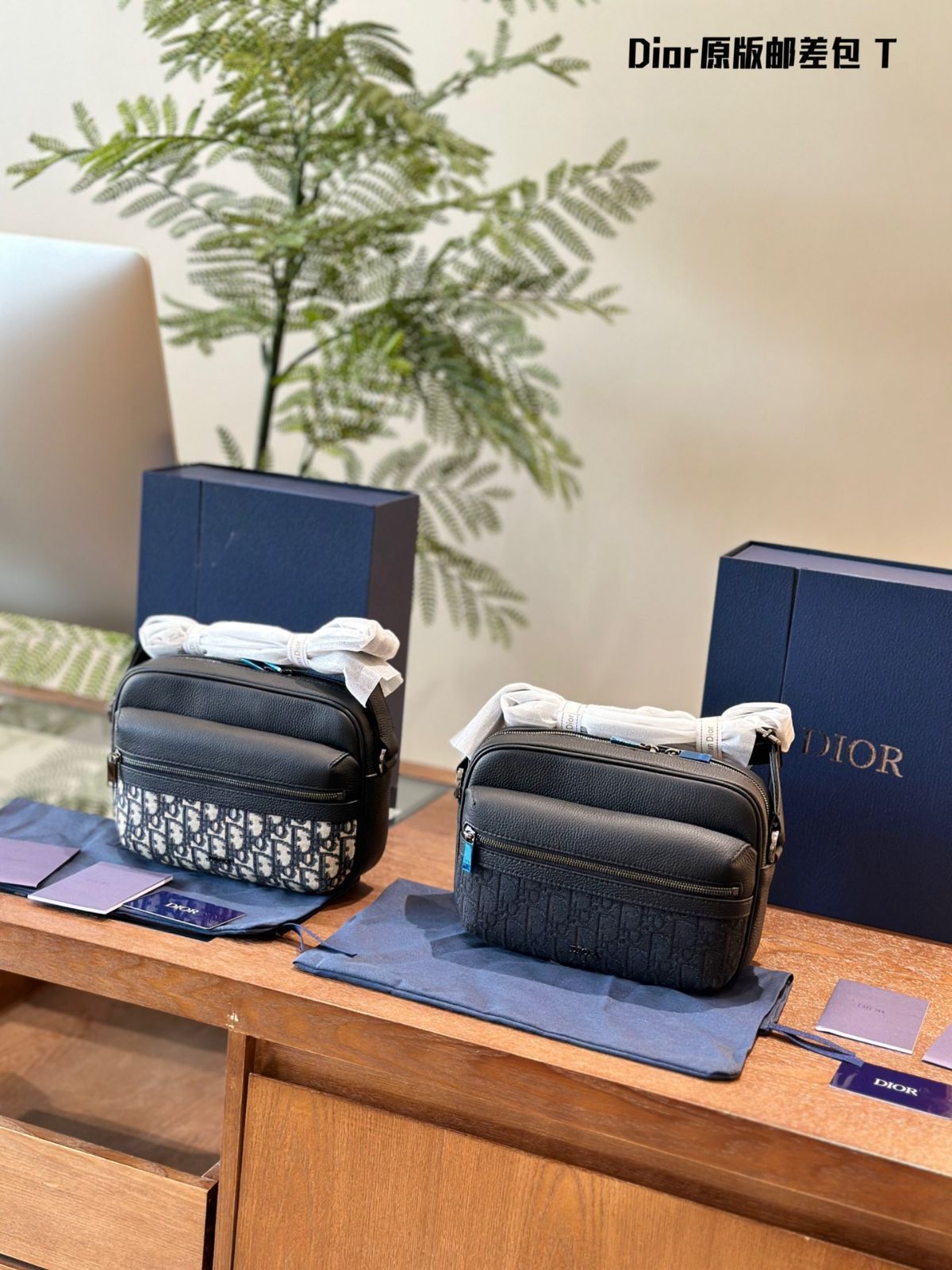【並行輸入品】Dior メッセンジャーバッグ メンズ 今日特価】DIOR Men's Messenger Bag - ディオール メンズ