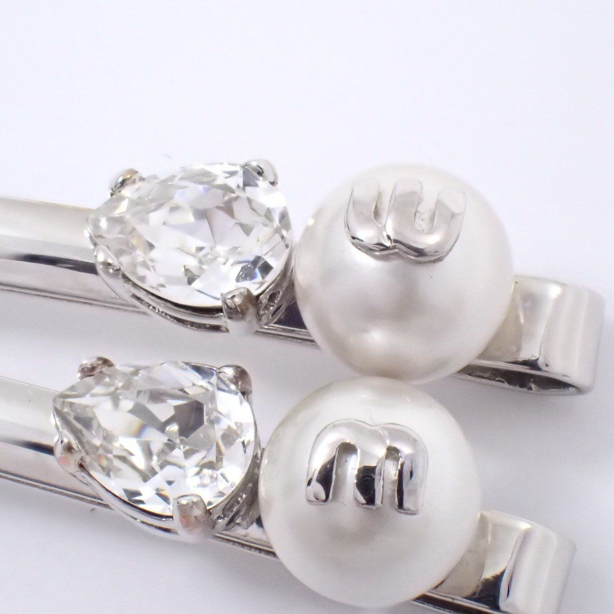 miumiu ヘアクリップ ヘアピン ロゴ シルバー パール ミュウミュウ