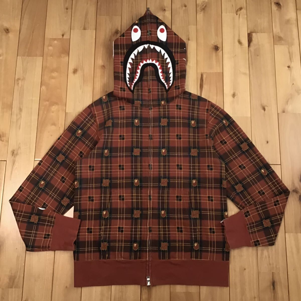 A BATHING APE ✖︎ UNDEFEATED コラボシャークパーカー 【公式通販】