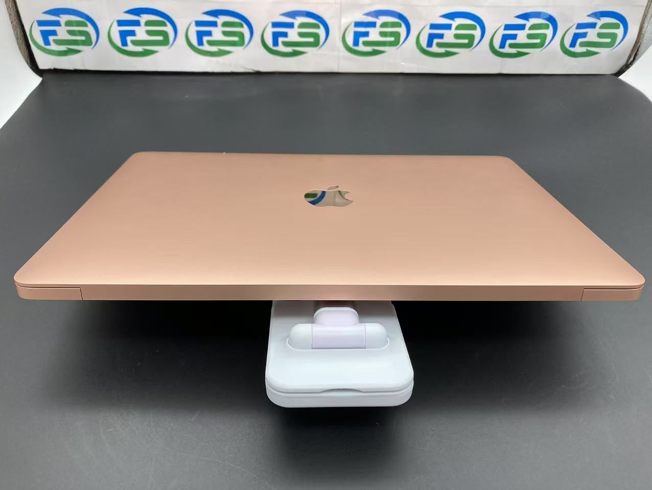 MacBook Air (M1, 2020) 本体 ［美品］Apple MacBook Air（M1