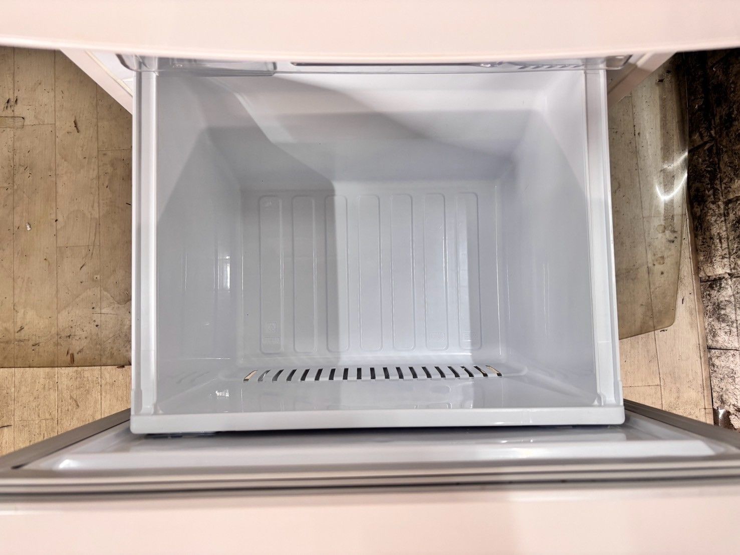 大阪送料無料★3か月保障付き★冷蔵庫★三菱★2ドア★2020年★MR-P15F-W★R-629 大阪送料無料☆3か月保障付き☆冷蔵庫☆三菱☆2ドア☆2020年☆MR-P15F